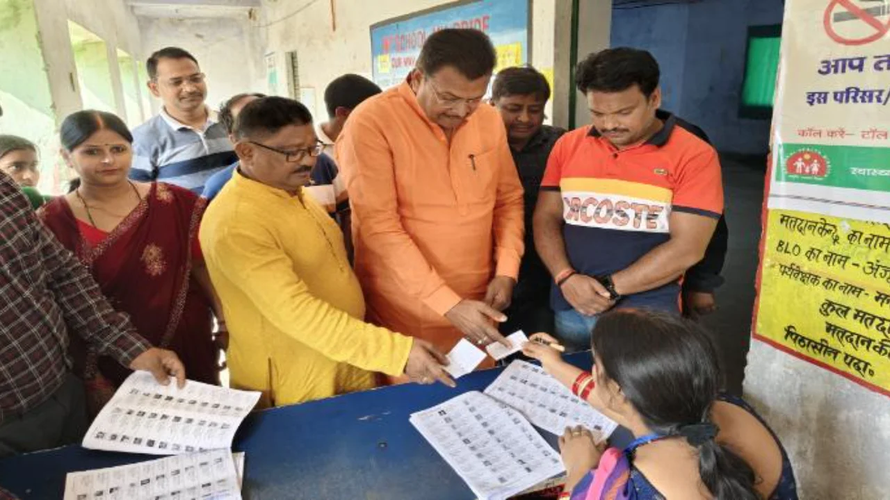 Hazaribagh-MP-Manish-Jaiswal-voted