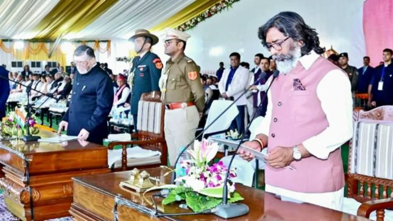 Hemant-Soren-took-oath-as-the-14th-Chief-Minister-of-Jharkhand