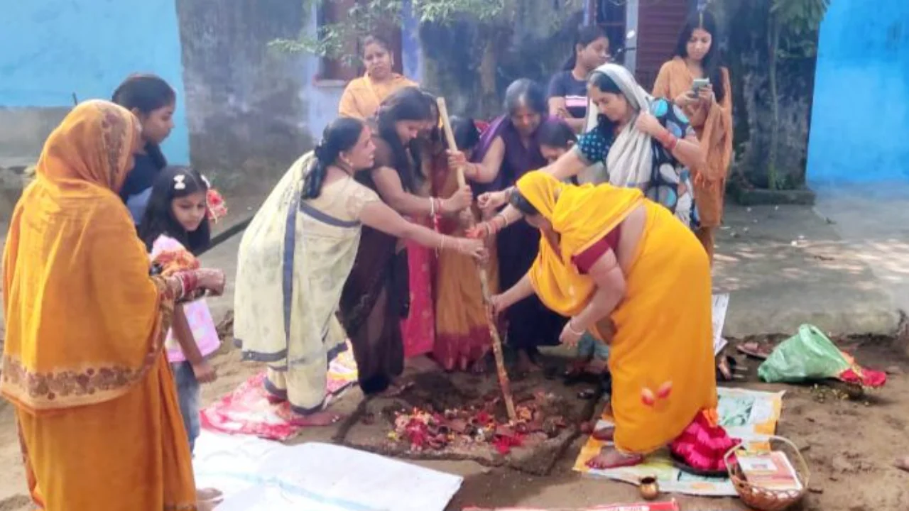 Holy festival of Bhai Dooj, sisters wished for brothers' long life and prosperity