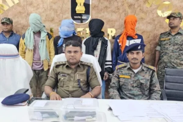 Latehar-police-arrested-four-criminals-with-country-made-pistol