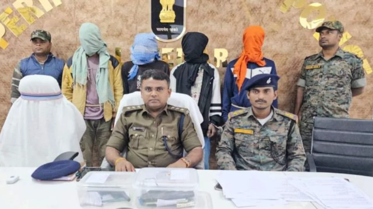 Latehar-police-arrested-four-criminals-with-country-made-pistol