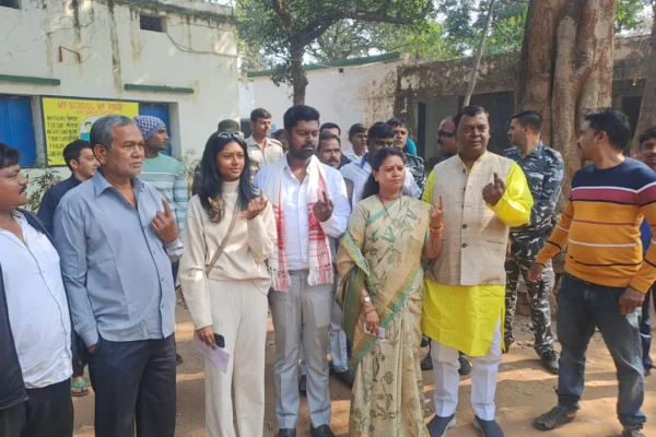 MP Chandra Prakash Chaudhary and MLA Sunita Chaudhary voted with their entire family