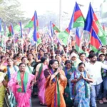 NDA-took-out-a-padyatra-in-Dumri-and-appealed-to-make-Yashoda-Devi-win