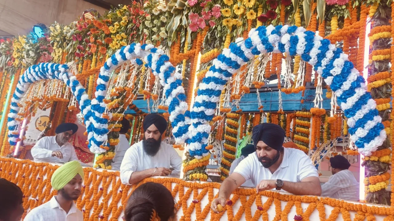 Prakash Utsav of Guru Nanak Dev Ji celebrated with grand procession