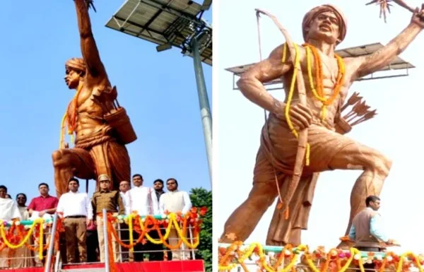 Ramgarh-district-administration-garlanded-the-statue-of-Birsa-Munda