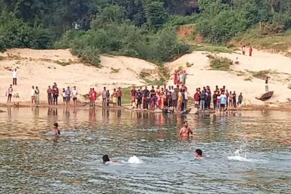 There was a stir due to the drowning of two youths near Chhath Ghat in Damodar river.